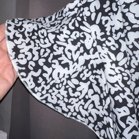 New in package black & white dress size med - Picture 3 of 7
